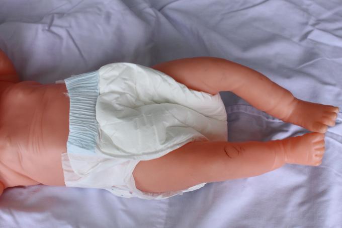 Couches-culottes nouveau-nées jetables de Phototherapy pour la peau sensible, couches-culottes nouveau-nées de bébé